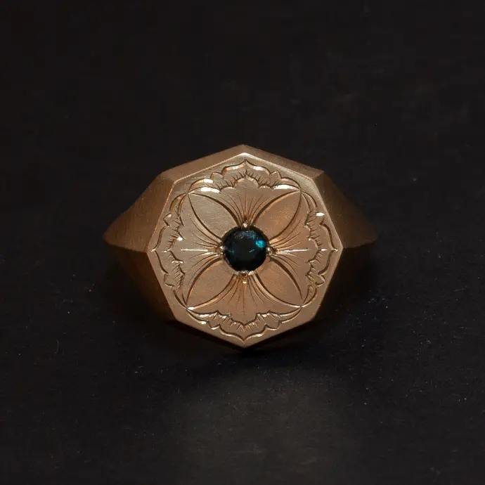 Octavia - 9ct rose gold signet ring