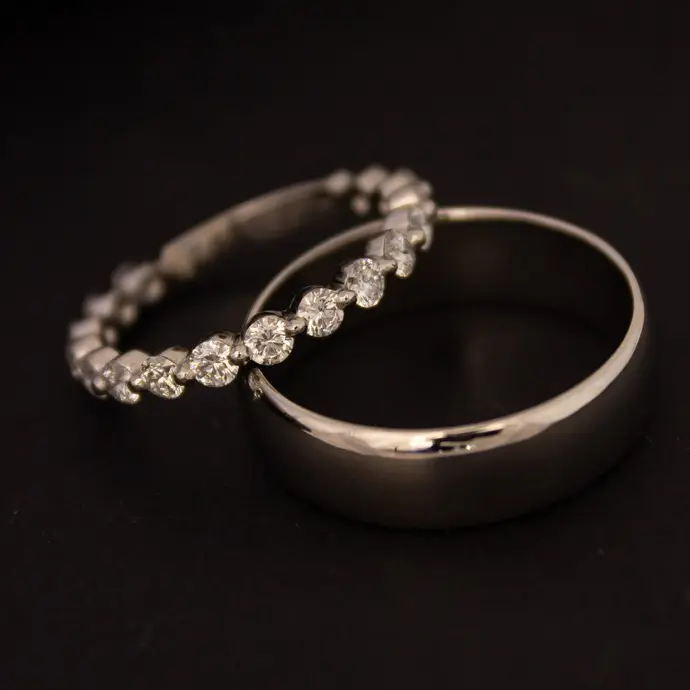 Diamond Wedding Ring - Single Shared Claw