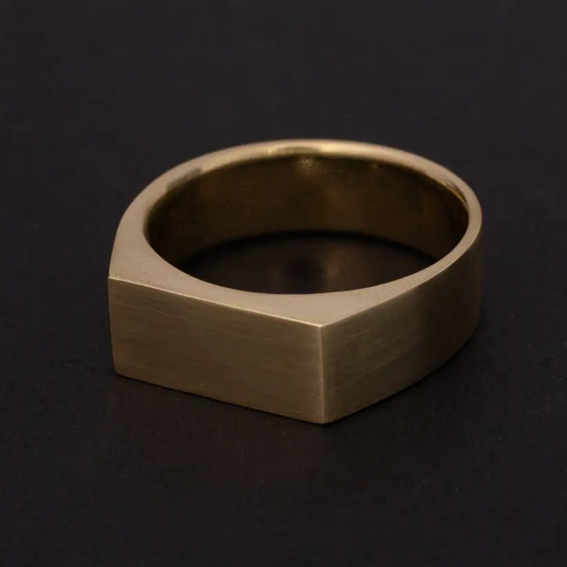 Taira - Flat Top Signet Ring