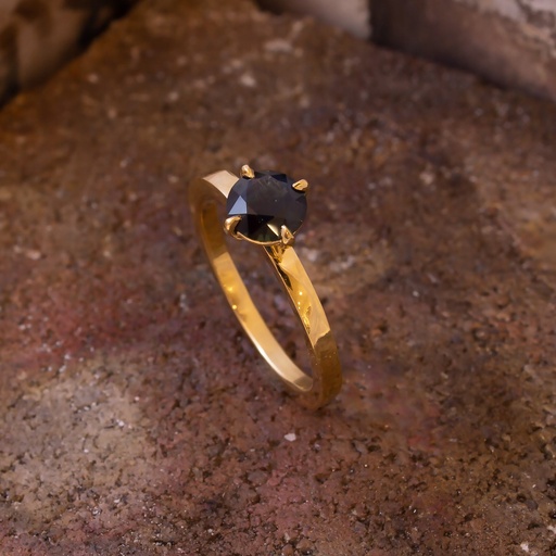 [R-023] 18ct Yellow gold Ring with Australian Sapphire (5.8mm round) - 3.14g