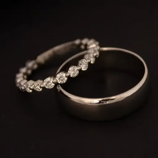 Diamond Wedding Ring - Single Shared Claw